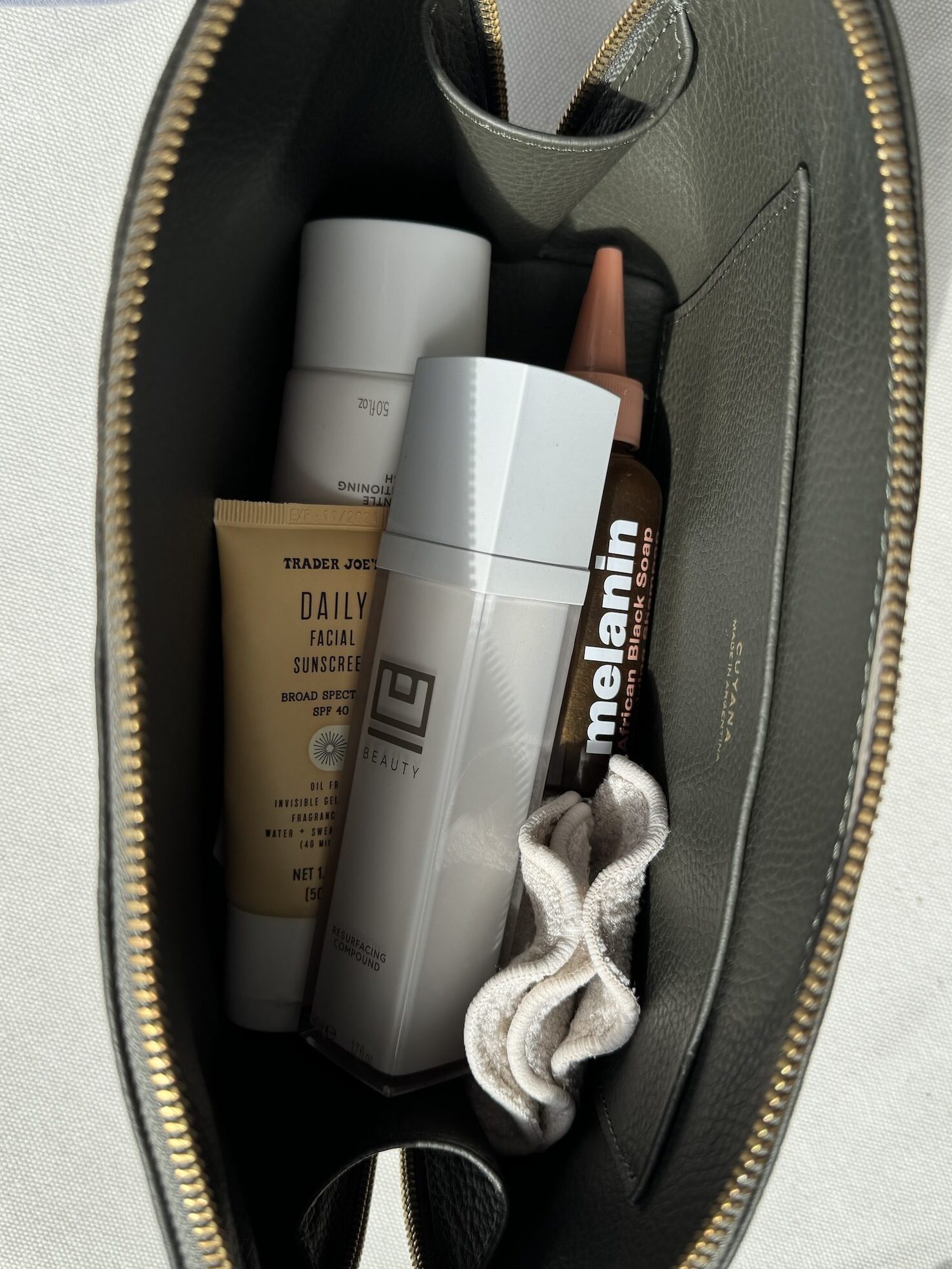 cuyana travel case set review