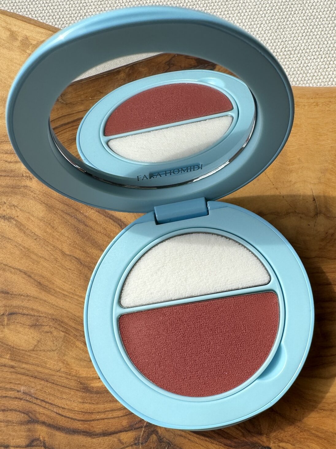 Fara homidi essential lip compact nude 1
fara homidi nude 1
fara homidi nude 1 lipstick and baume