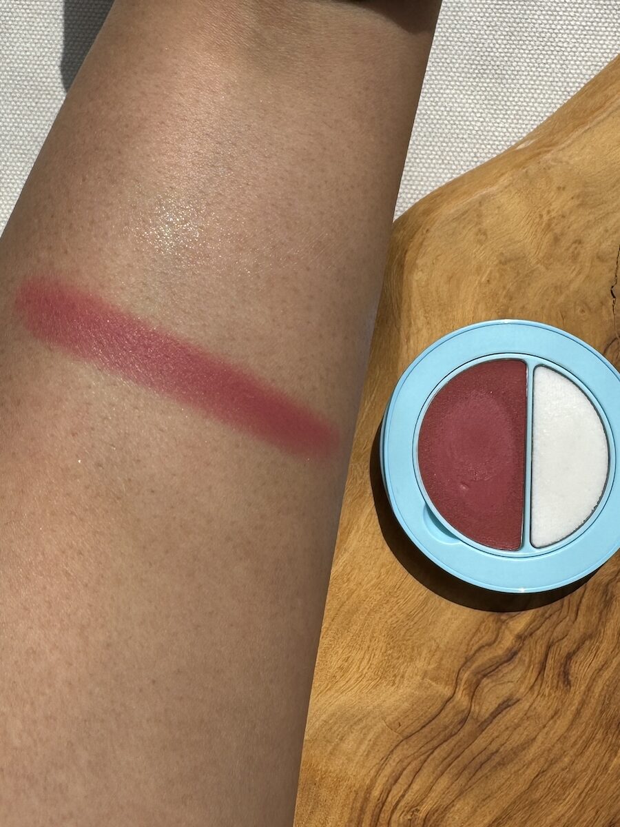 Fara homidi lip compact nude 1
fara homidi nude 1
fara homidi nude 1 lipstick and baume
