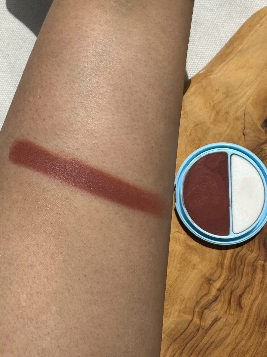 Fara homidi lip compact nude 2
fara homidi nude 2
fara homidi nude 2 lipstick and baume