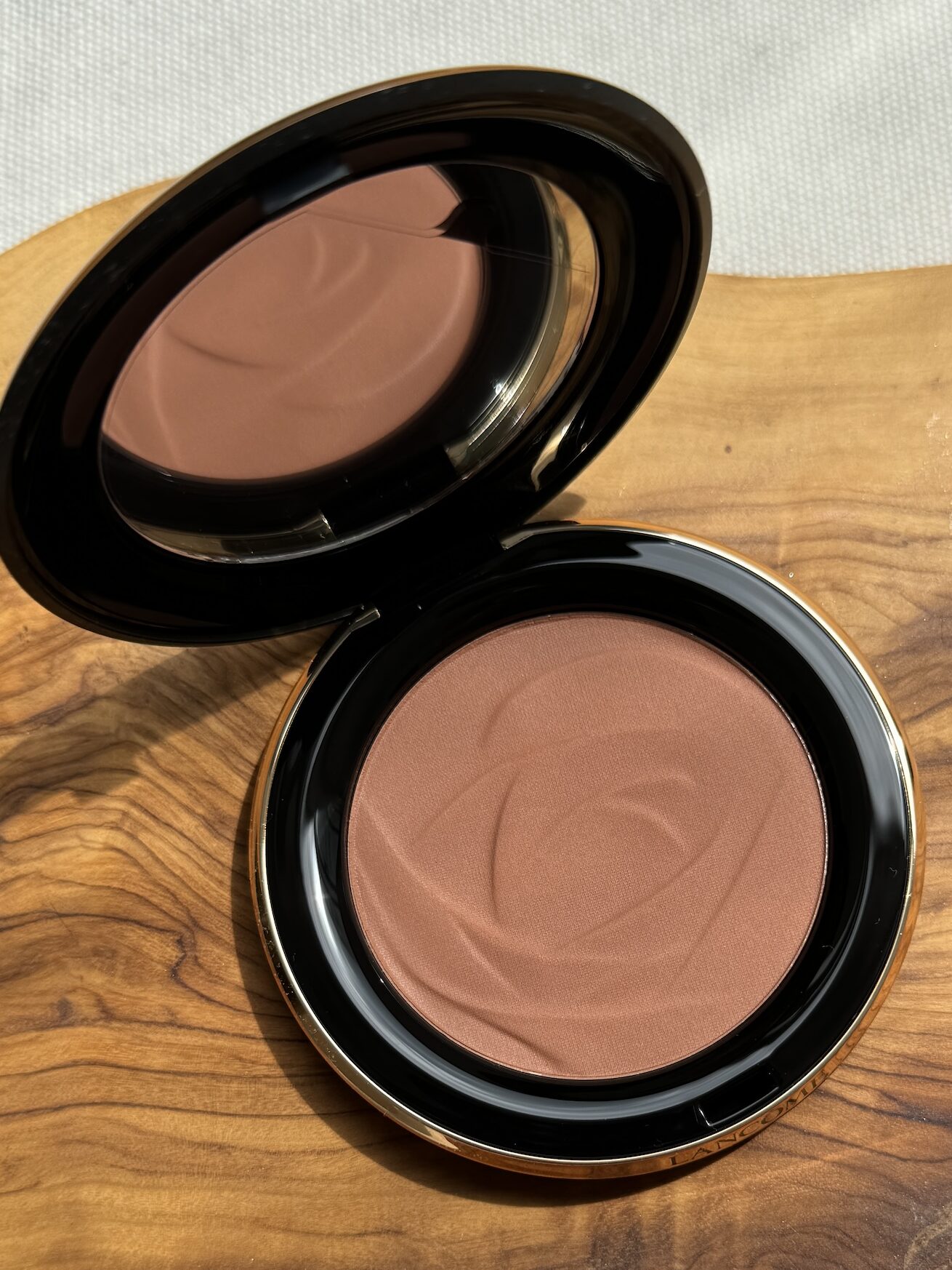 Teint Idole Ultra Wear C.E. Skin Transforming Bronzer 05 Tan