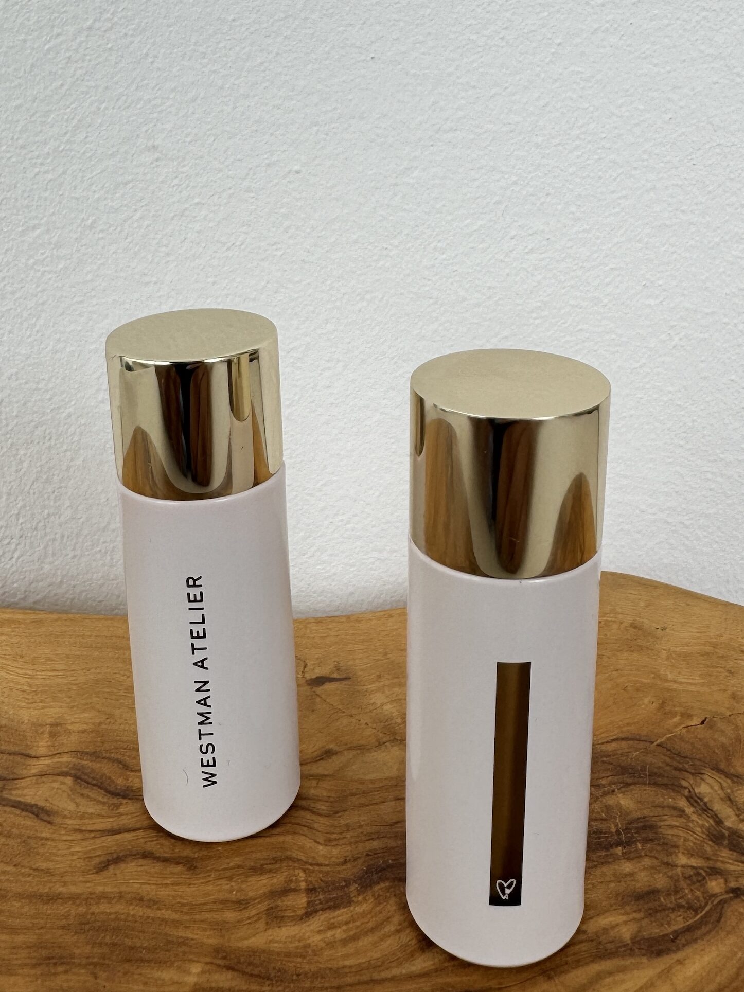 westman atelier vital skincare concealer t1 
westman atelier vital skincare concealer t2