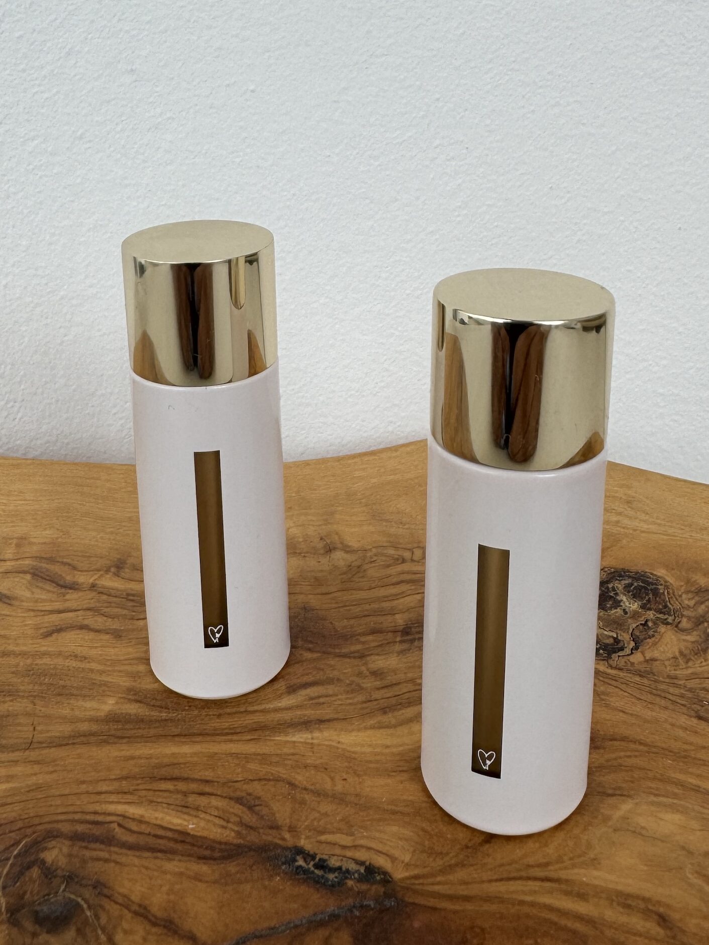westman atelier vital skincare concealer t1 
westman atelier vital skincare concealer t2